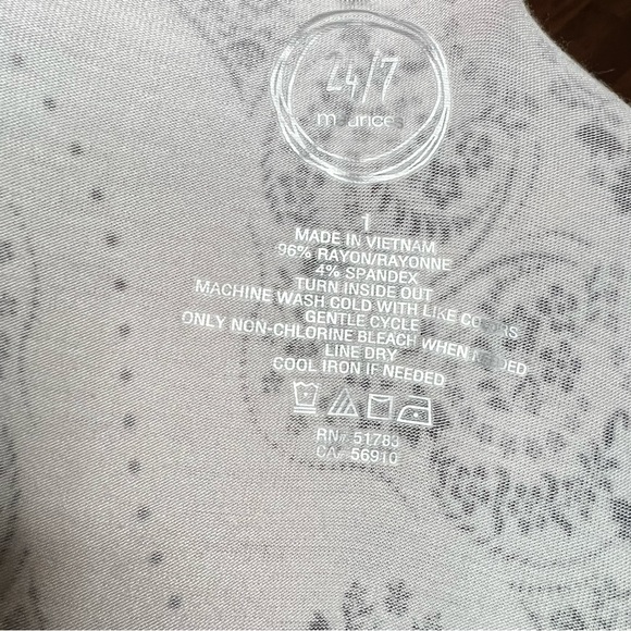 Maurice’s short sleeve top bundle size 1 - Picture 5 of 5